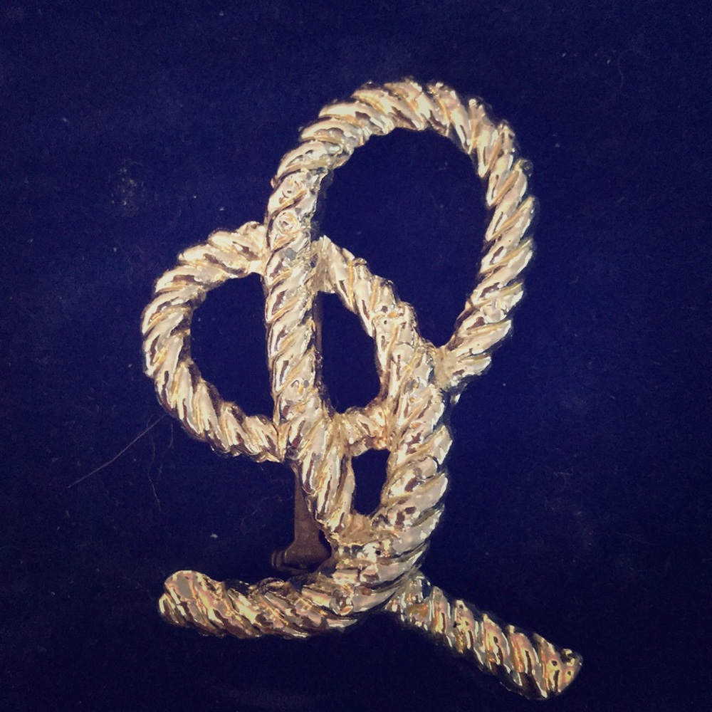 Vintage Gold Metal Pin Brooch Rope Design